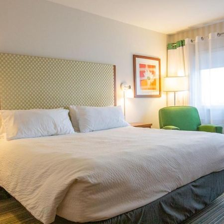 Holiday Inn Express Columbus Airport Easton Exterior foto